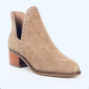 Chelsea & Violet Kerri Suede Block Heel
Booties, Taupe/Tan suede Size 8 M